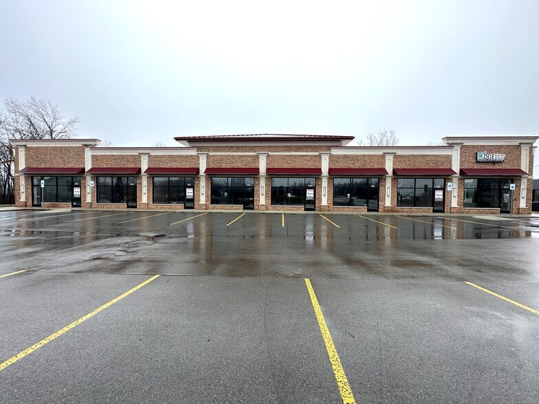 More Photos Of 2800 E West Maple Rd, Commerce Township Storefront Retail Office For Lease