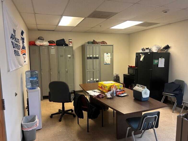 More Photos Of 8921-8957 Frost Ave, Saint Louis Distribution For Lease