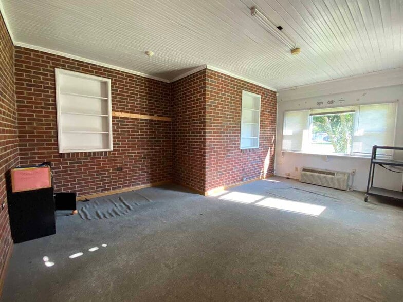More Photos Of 1020 George Washington Hwy N, Chesapeake Daycare Center For Lease