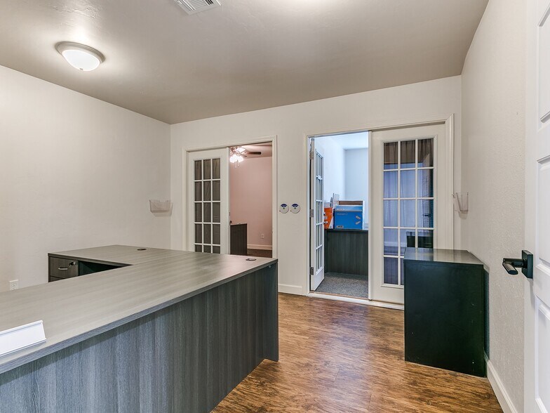 More Photos Of 2520 NW 39th St, Oklahoma City Office For Sale