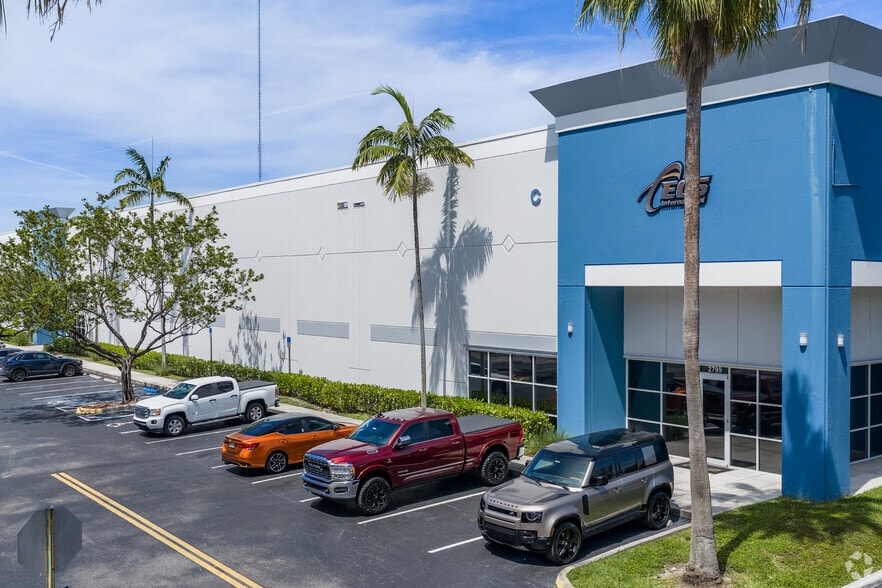 Primary Photo Of 2601-2799 SW 34th Ave, Pembroke Park Warehouse For Lease
