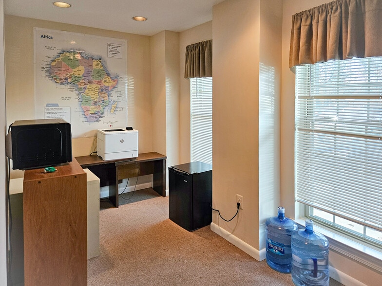 More Photos Of 100-122 E Broad St, Falls Church Office For Sale