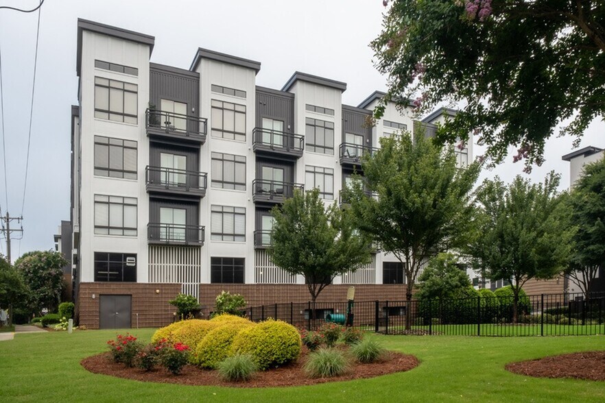 More Photos Of 810 E 7th St, Charlotte Apartments For Lease