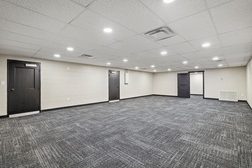 More Photos Of 1401 S Choctaw Ave, El Reno Flex For Lease