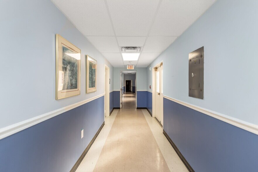 More Photos Of 411 Turner St, Clearwater Religious Facility For Lease