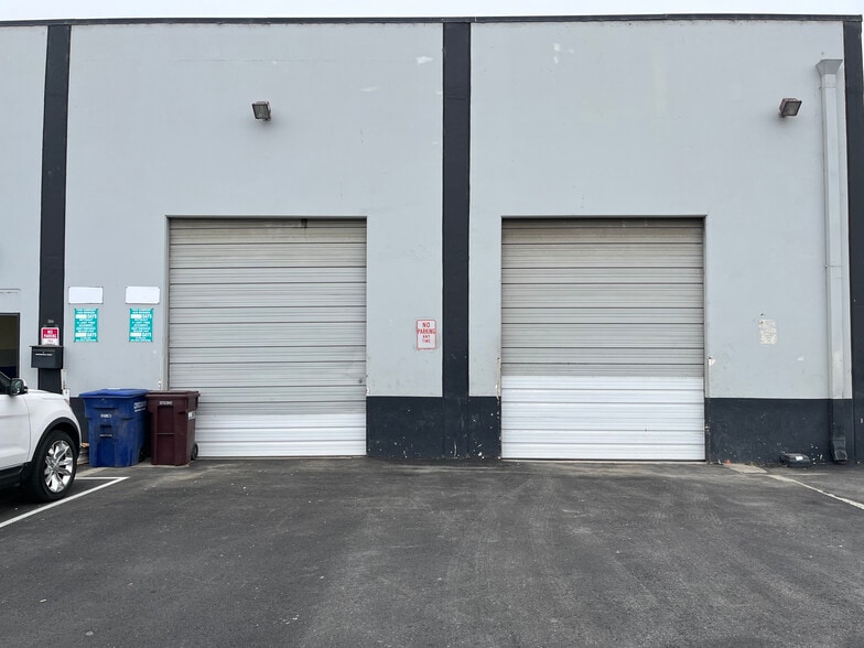 More Photos Of 477 Roland Way, Oakland Warehouse For Lease