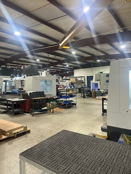 More Photos Of 13110 60th St, Clearwater Warehouse For Lease