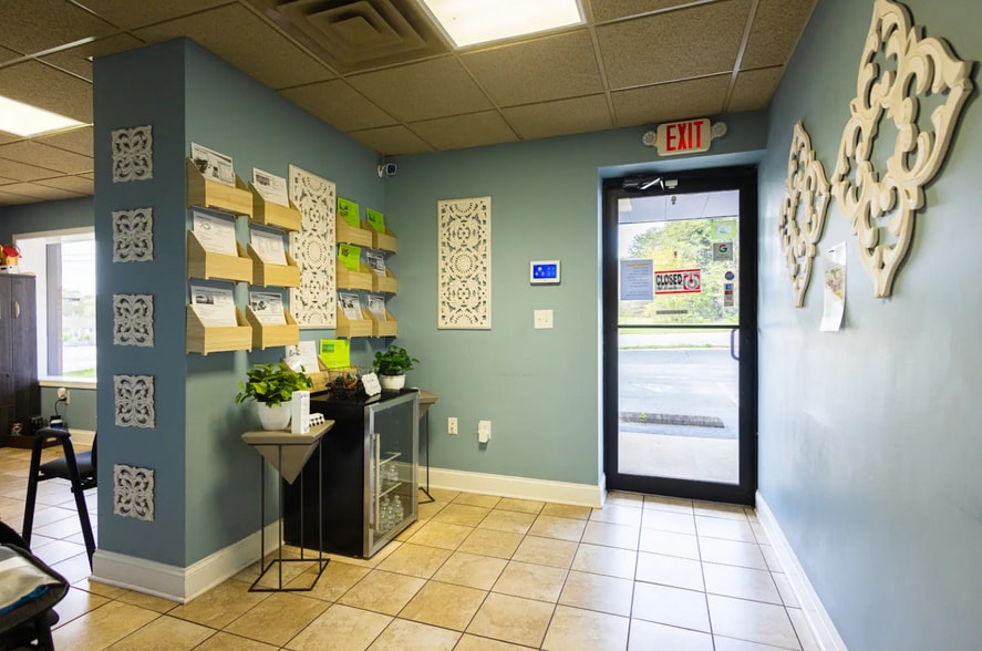 More Photos Of 732 Wade Hampton Blvd, Greenville Storefront Retail Office For Lease