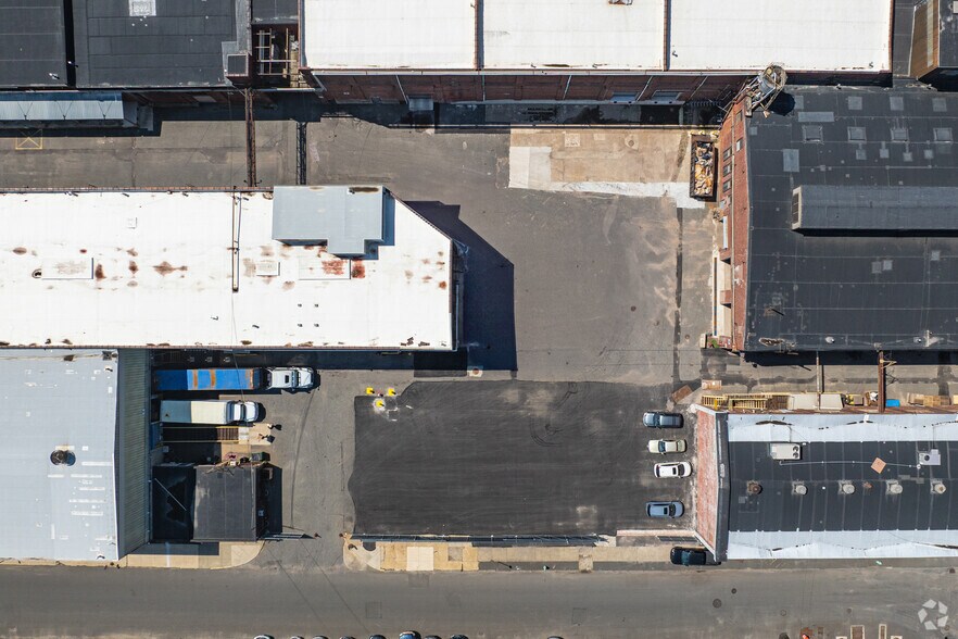 More Photos Of 300 Jefferson St, Camden Warehouse For Lease