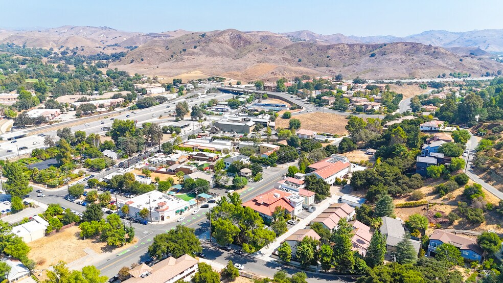 More Photos Of 28215 Agoura Rd, Agoura Hills Office For Lease