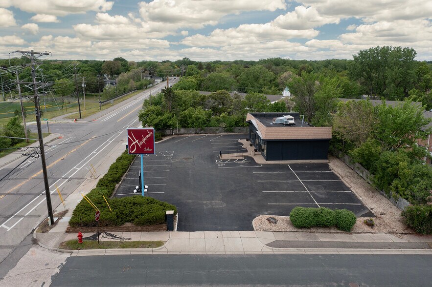 More Photos Of 8300 Minnetonka Blvd, Saint Louis Park Freestanding For Lease