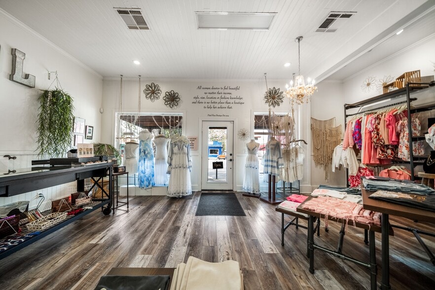 More Photos Of 20832 Front St, Cottonwood General Retail For Sale