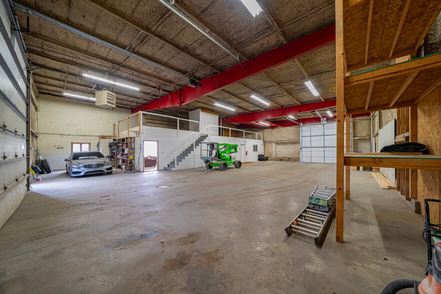 More Photos Of 20604 Burl Ct, Joliet Manufacturing For Sale