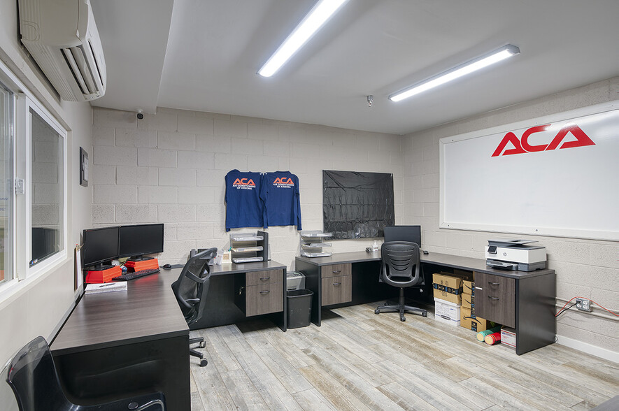 More Photos Of 7652 E Greenway Rd, Scottsdale Warehouse For Lease