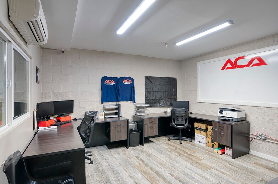 More Photos Of 7652 E Greenway Rd, Scottsdale Warehouse For Lease