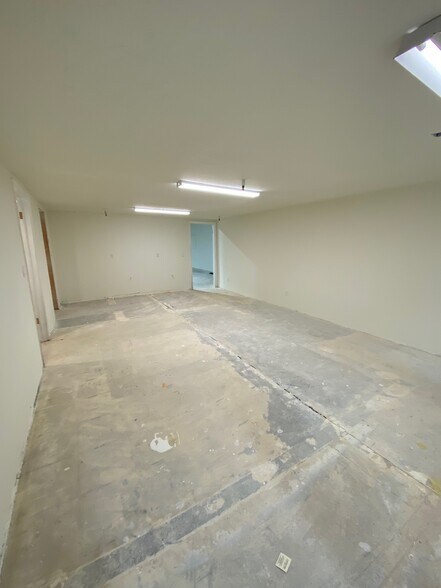 More Photos Of 1792 Callens Rd, Ventura Distribution For Lease