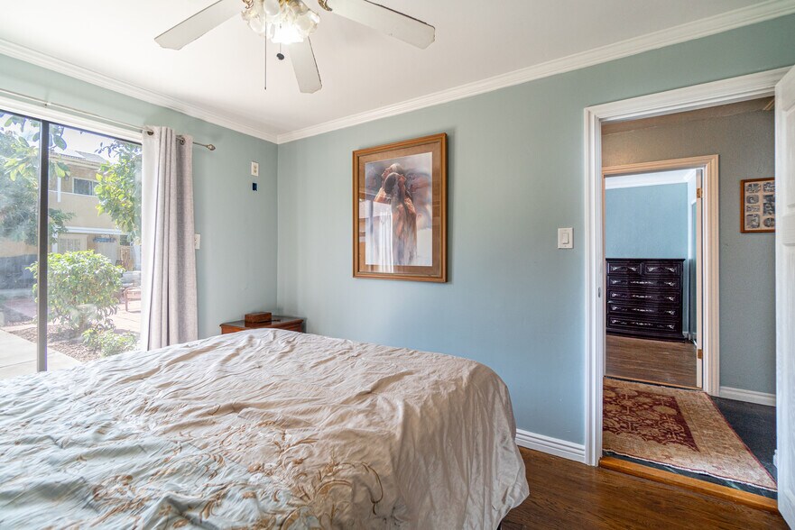 More Photos Of 1562 W 31st St, Long Beach Apartments For Sale