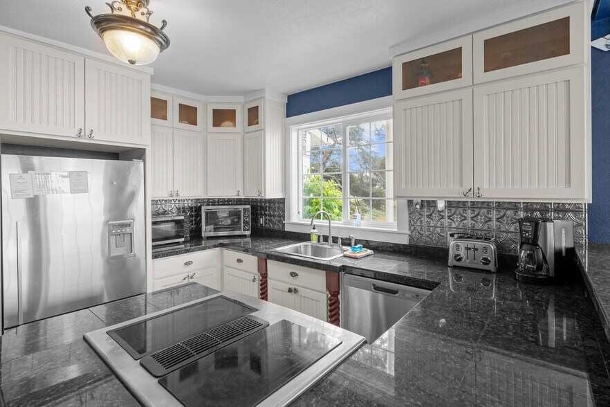 More Photos Of 25 NE Clarke St, Depoe Bay Specialty For Sale