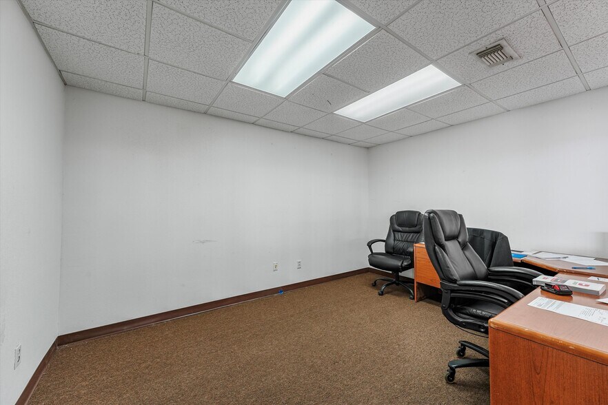 More Photos Of 15150 North Fwy, Houston Freestanding For Sale