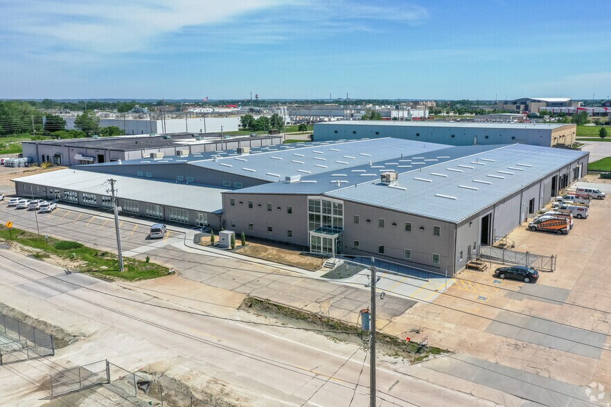 Primary Photo Of 3211 Nebraska Ave, Council Bluffs Warehouse For Lease