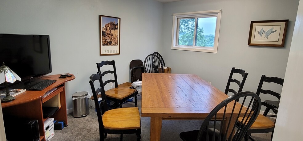 More Photos Of 553 Portland Cobalt Rd, Portland Office For Lease