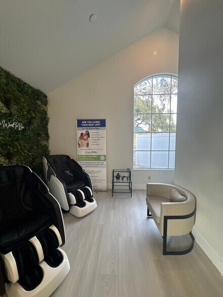 More Photos Of 717-719 Broadway, Dunedin Freestanding For Lease