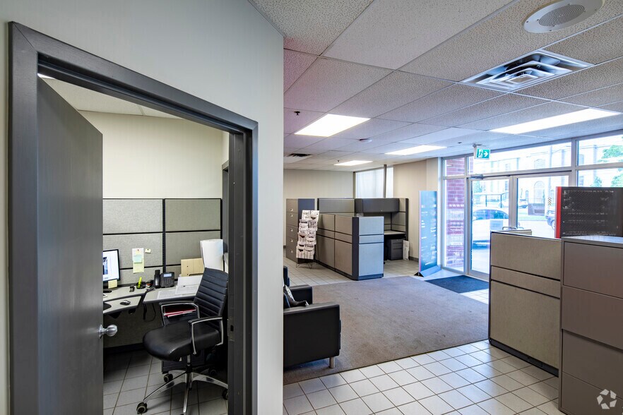 More Photos Of 6950 Tomken Rd, Mississauga Truck Terminal For Sale