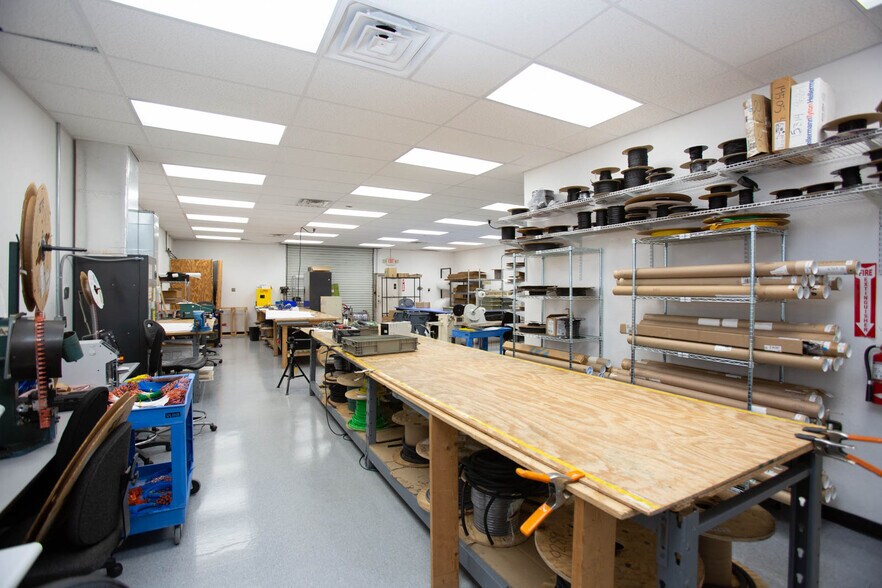 More Photos Of 264 West Dr, Melbourne Light Manufacturing For Lease