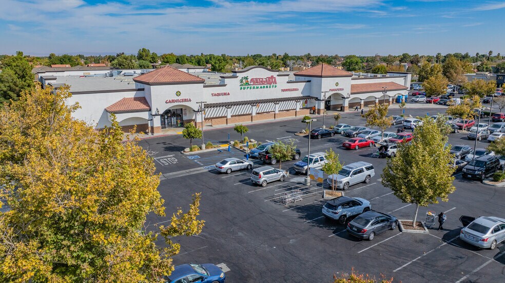 More Photos Of 815 E Avenue K, Lancaster Supermarket For Sale