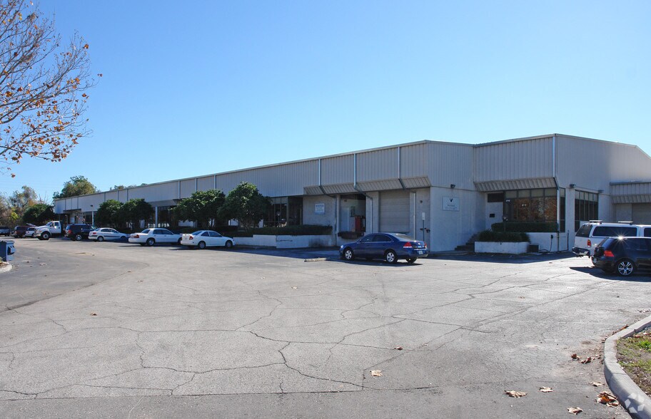 More Photos Of 3701-3709 Vineland Rd, Orlando Warehouse For Lease