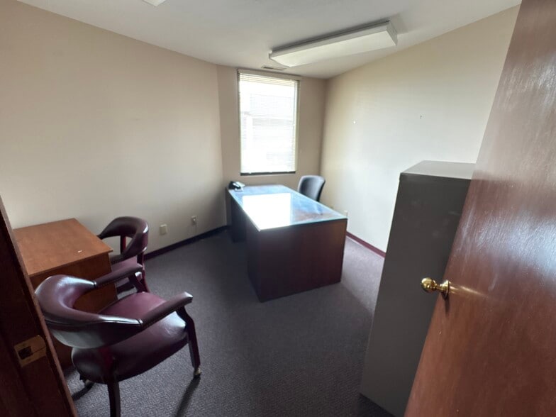 More Photos Of 1425 Sagamore Parkway N, Lafayette Office For Lease