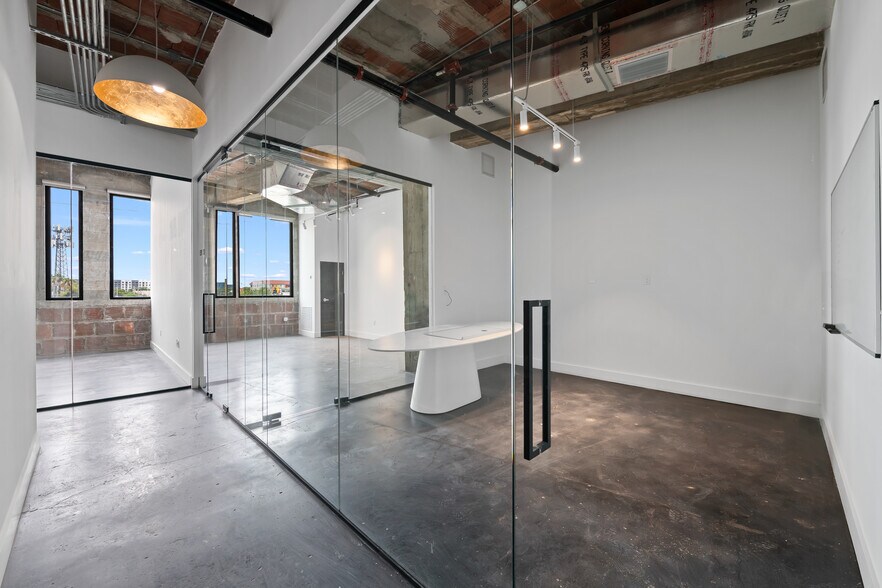 More Photos Of 1900 NE Miami Ct, Miami Office For Lease
