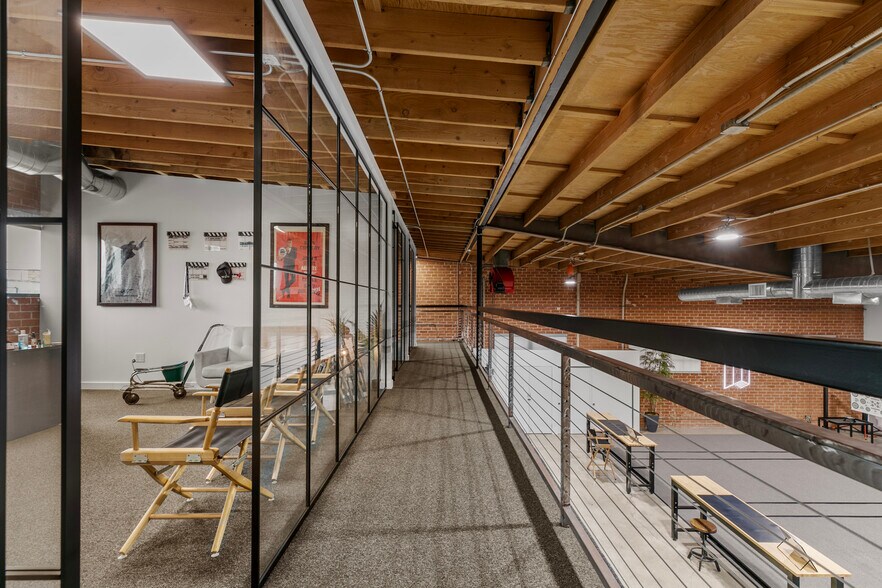 More Photos Of 1604 Venice Blvd, Los Angeles Showroom For Lease
