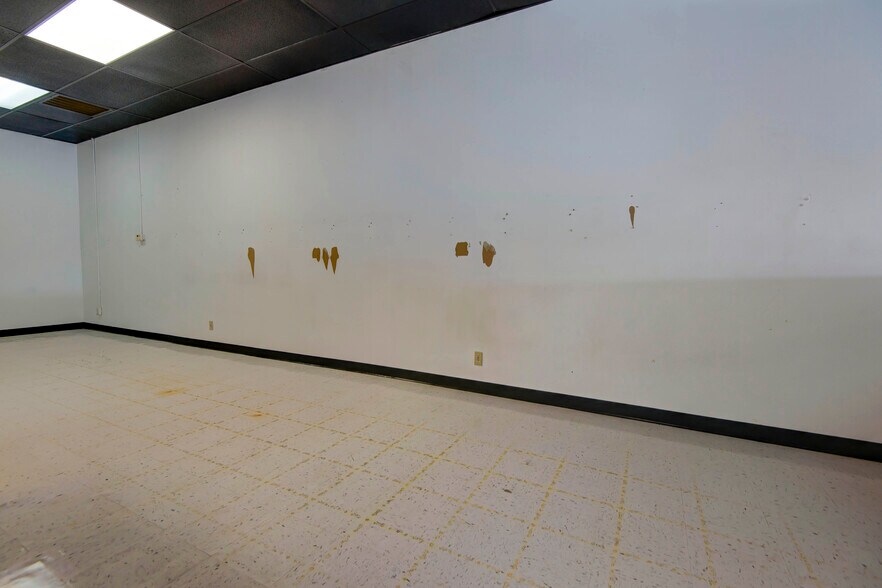 More Photos Of 3800-3900 S Campbell Ave, Springfield Unknown For Lease