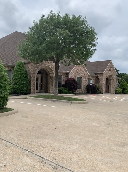 More Photos Of 2301 Olympia Dr, Flower Mound Medical For Lease