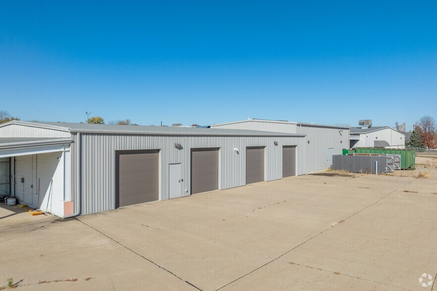 More Photos Of 200 Enterprise Dr, Pekin Light Distribution For Lease