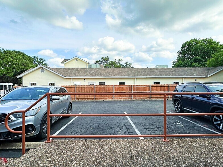 More Photos Of 8237 Fredericksburg Rd, San Antonio Medical For Sale