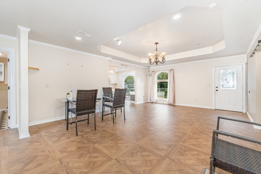 More Photos Of 9008 N Lakebrook Rd, Charlotte Light Distribution For Sale