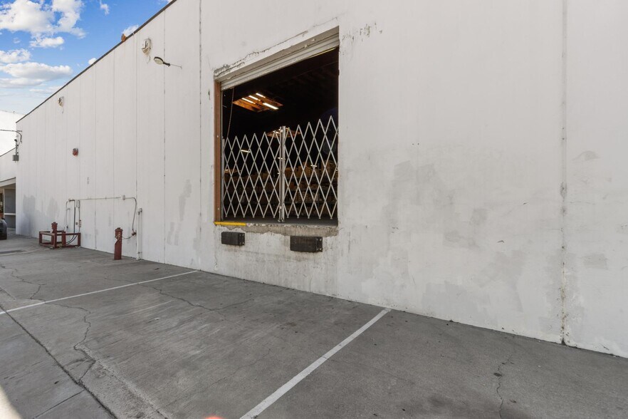More Photos Of 6310 Corsair St, Commerce Manufacturing For Sale