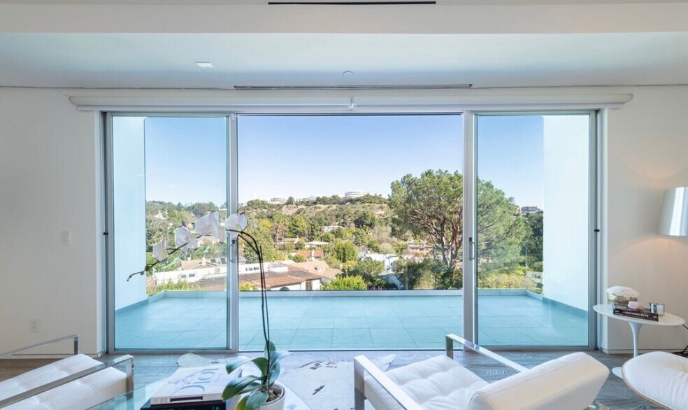 More Photos Of 12148 Travis St, Los Angeles Healthcare For Lease