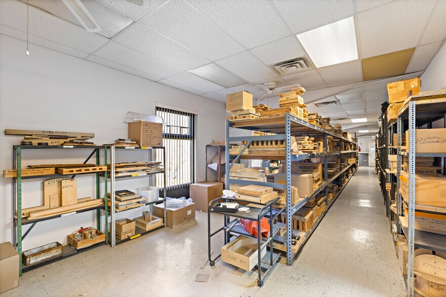 More Photos Of 275 Morristown Rd, Gillette Flex For Sale