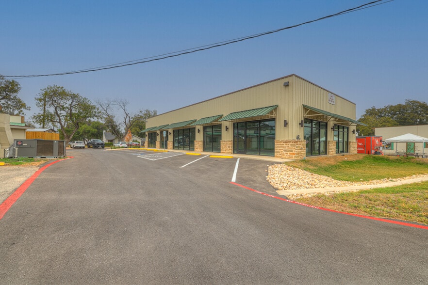 More Photos Of 840 S Business IH 35 St, New Braunfels Storefront For Lease