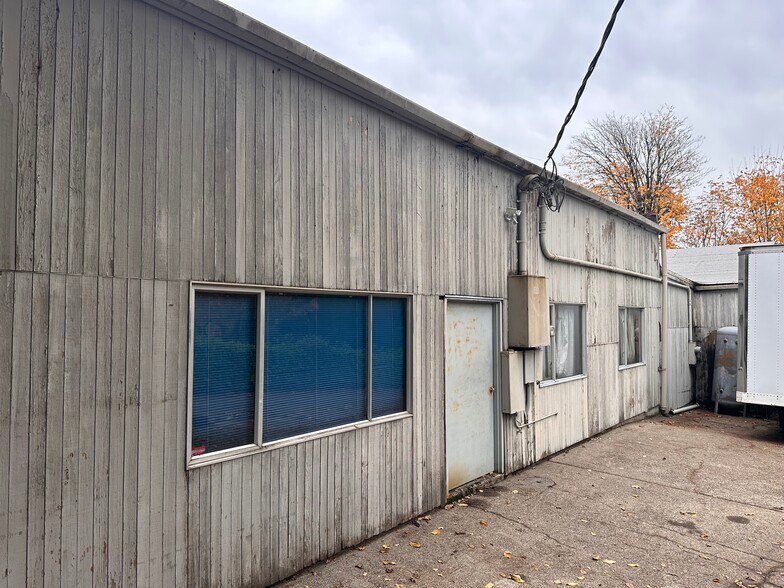 More Photos Of 2502 SW Multnomah Blvd, Portland Light Distribution For Sale