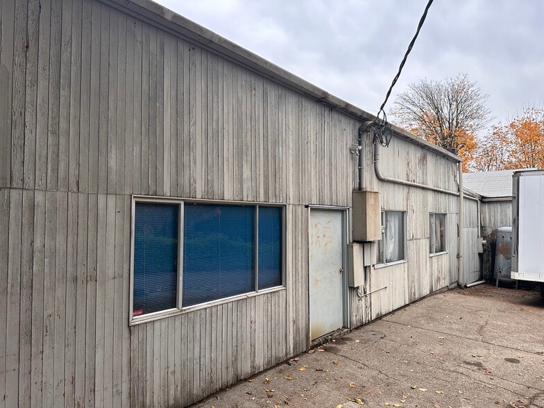 More Photos Of 2502 SW Multnomah Blvd, Portland Light Distribution For Sale