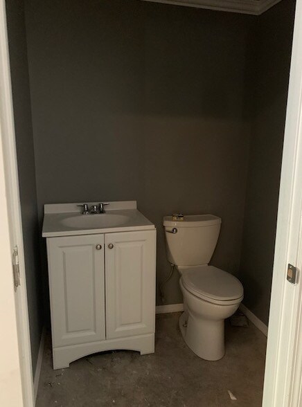 More Photos Of 1010 Park Ct, Safety Harbor Warehouse For Lease