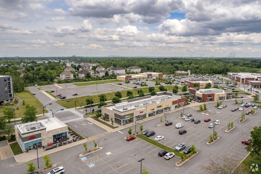 More Photos Of 2785 Boul De La Pinière, Terrebonne Unknown For Lease