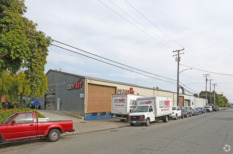 More Photos Of 642 Quarry Rd, San Carlos Warehouse For Lease