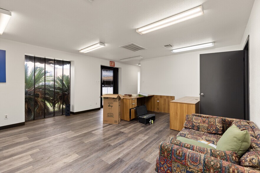 More Photos Of 9834 Windmill Park Ln, Houston Warehouse For Sale