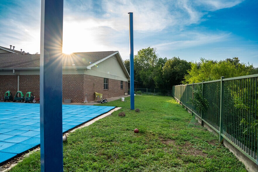 More Photos Of 1909 W Bitters Rd, San Antonio Medical For Sale