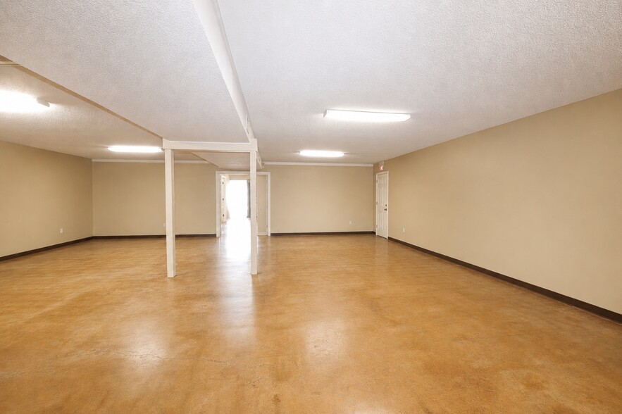 More Photos Of 2320 N Galveston Ave, Pearland Office For Sale